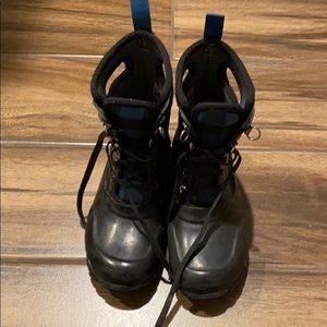 Bogs Sidney lace boots